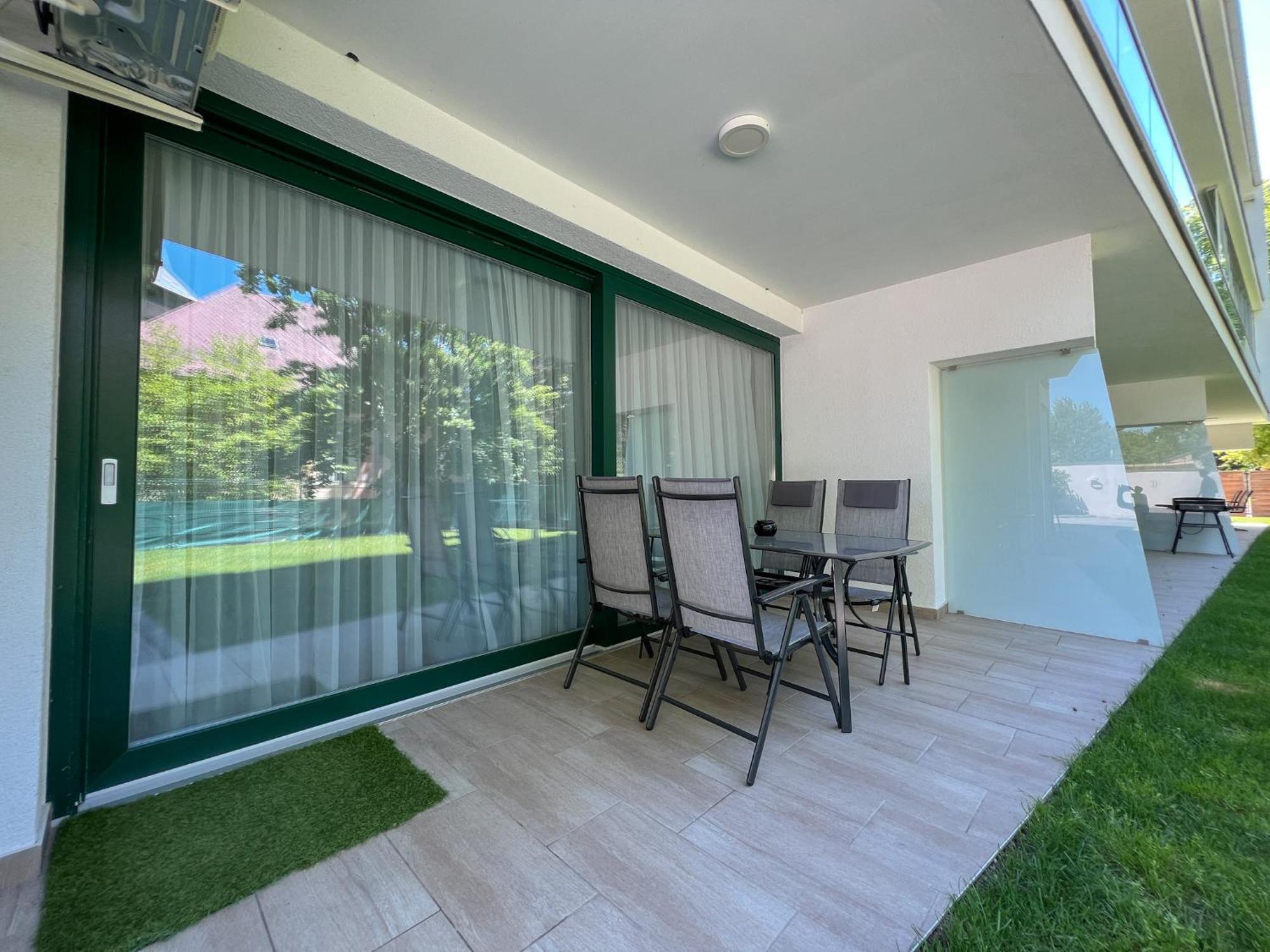Villa Bauhaus Wellness Apartman Fsz. 1 Siofok Ngoại thất bức ảnh